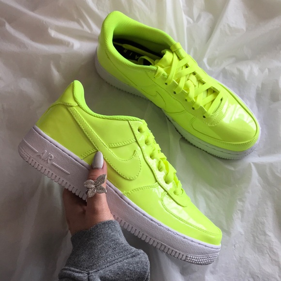 NWT Nike Air Force 1  Rare volt - Picture 3 of 8